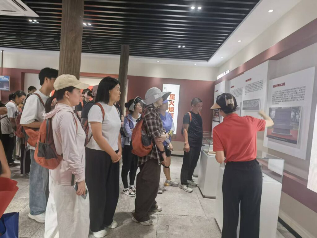追尋紅色印記，汲取奮進(jìn)力量 —— 科信聯(lián)合黨支部“循跡溯源學(xué)思想促踐行”主題黨日活動圓滿舉行