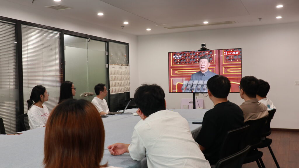 致敬偉大歷史，砥礪奮進初心｜科信聯(lián)合觀看抗戰(zhàn)勝利80周年閱兵盛況
